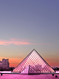 Pirámides del Louvre